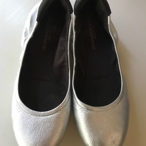 Cole Haan 7.5 leather silver flats barely worn